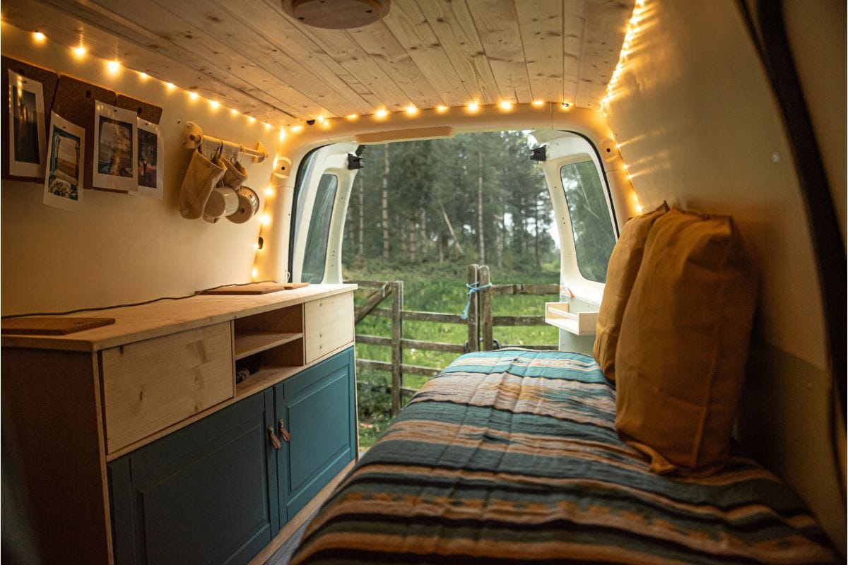 Van aménagé, voiture équipée ou camping-car