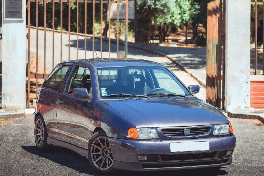 Voiture garée devant chez vous