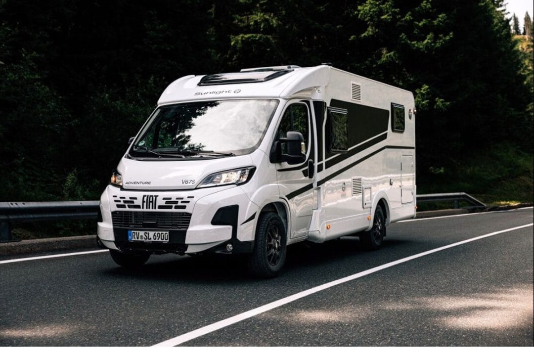 Ce camping-car cache un lit de pavillon