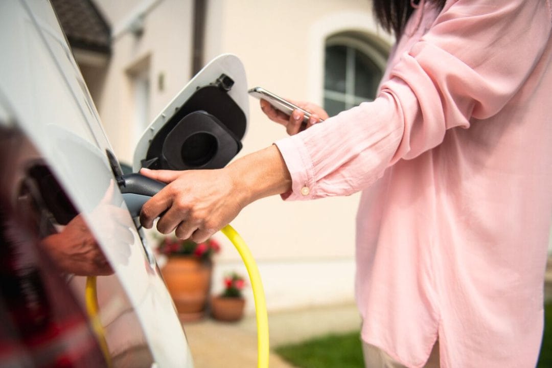 Recharger sa voiture électrique sur une prise domestique