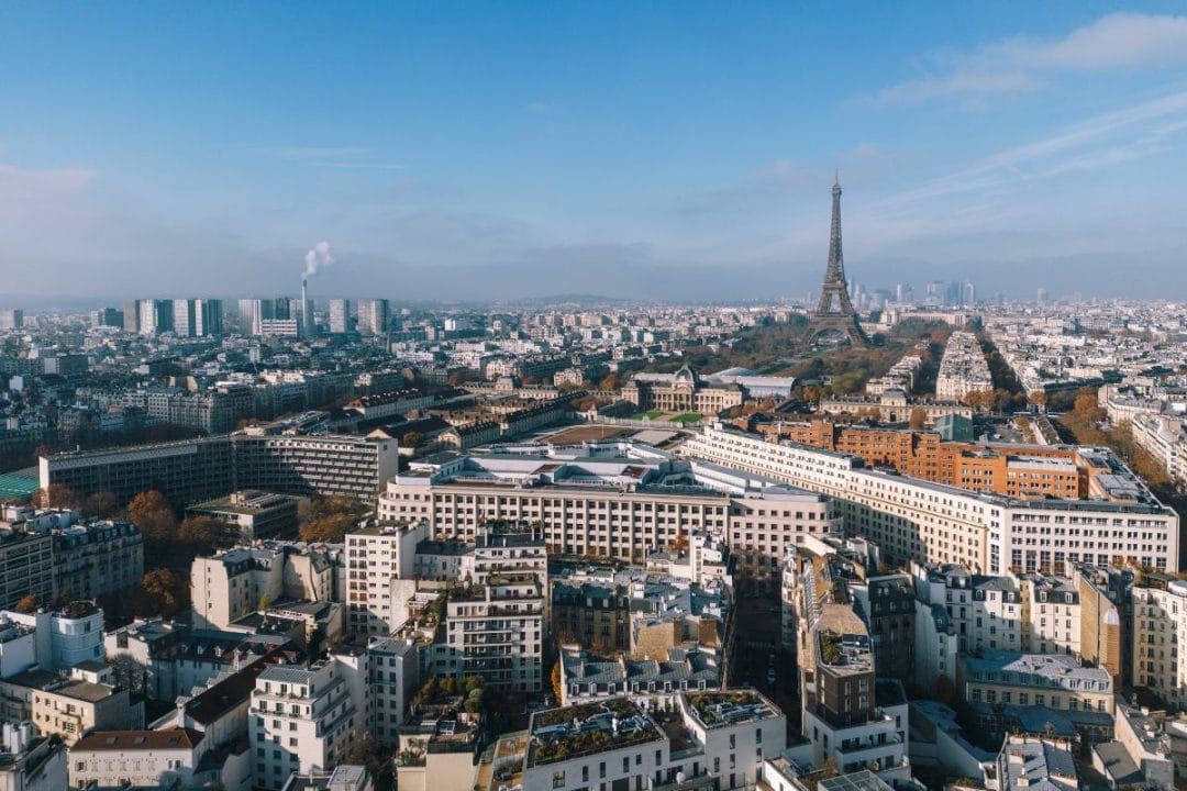 aperçu de son luxueux appartement dans le 7e arrondissement de Paris