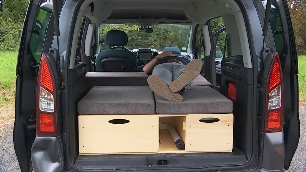 Transformer-sa-voiture-en-mini-camping-car-1