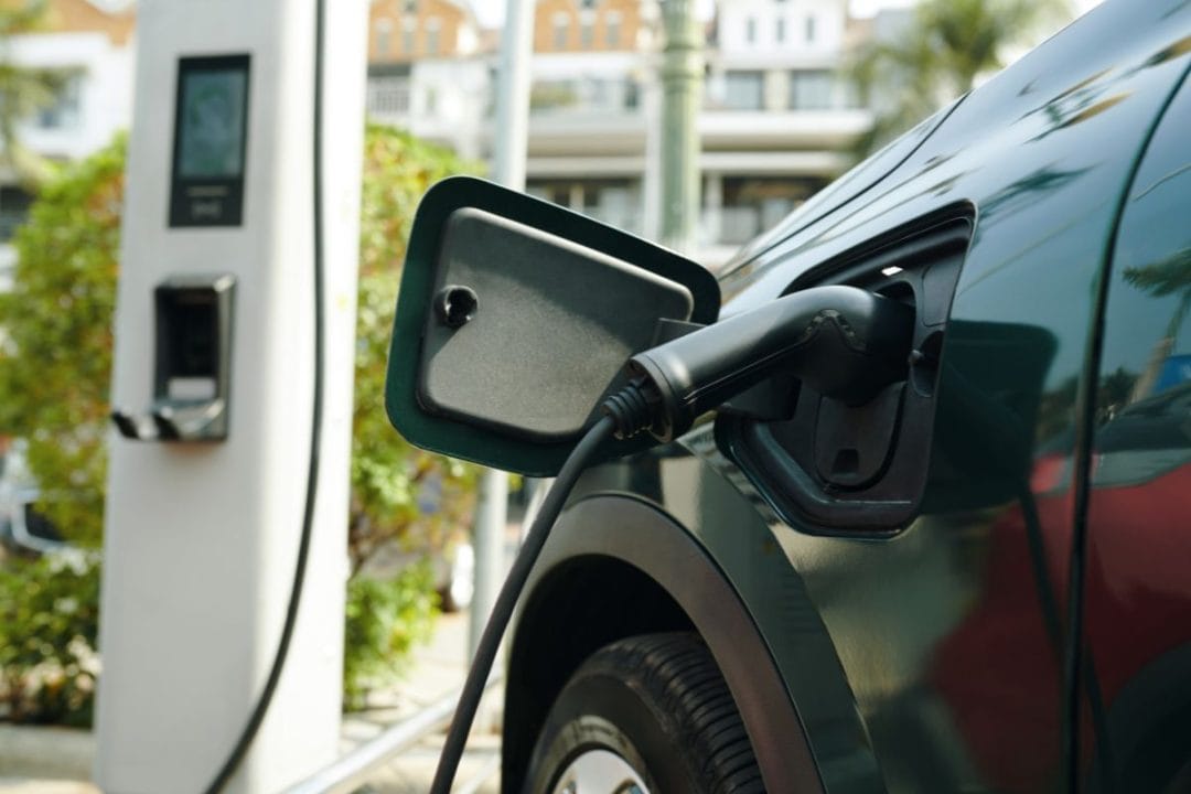 Il achète une voiture électrique 32 000 € mais ne peut plus l’utiliser