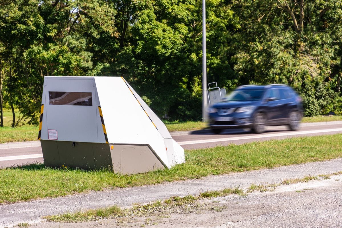 Ce radar flashe presque un automobiliste
