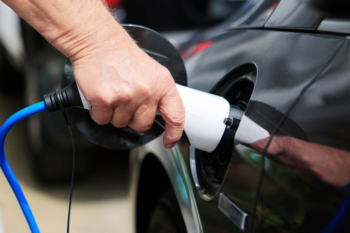 il faut désormais parcourir 4 km en moyenne pour recharger sa voiture électrique