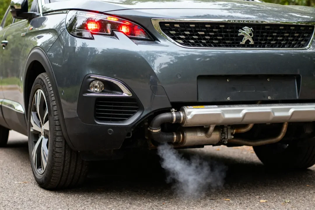 Peugeot 3008 échappement fumée grise exemple des pannes courantes sur une Peugeot 3008